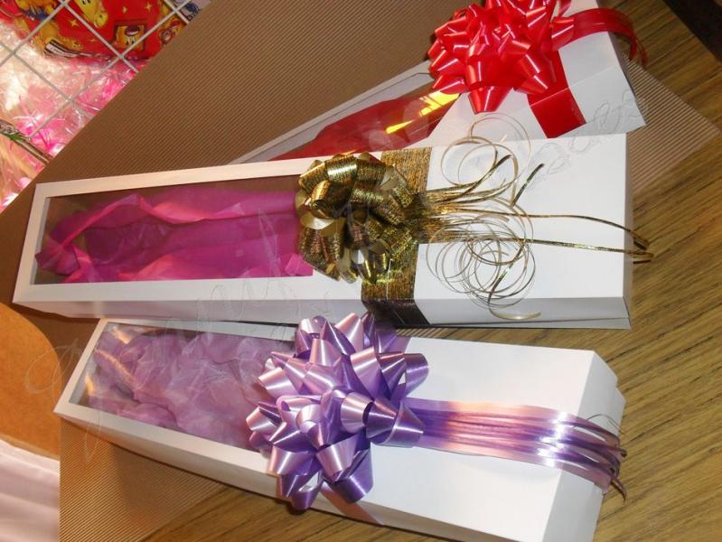 ROSAS EN CAJA PLASTICO CARTON