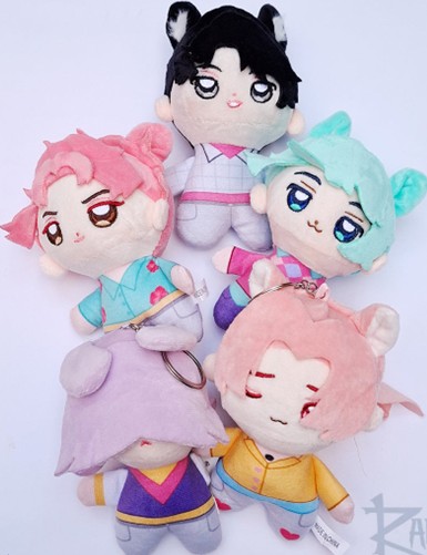 PELUCHE TIPO LLAVERO PELICULA GUERRERAS K-POP / SAYA BOYS